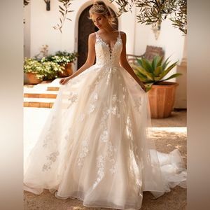 Moonlight Bridal J6781